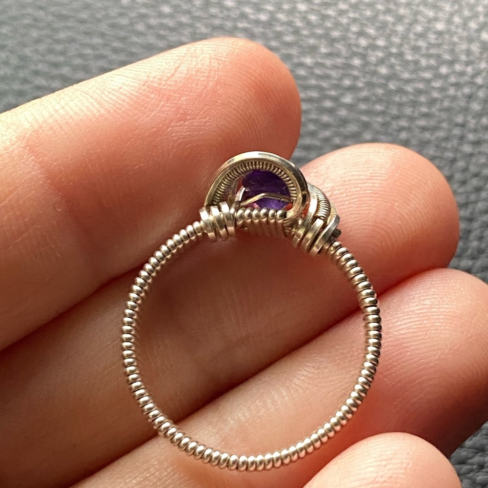 AMETHYST AND STERLING SILVER RING - Picture 3 of 10